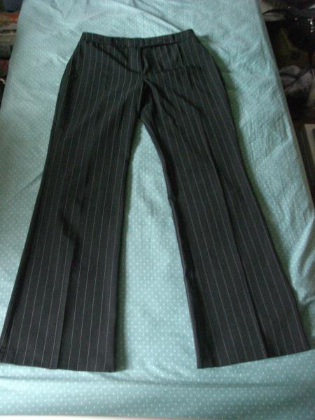 Pantalon noir fines rayures beige